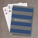 Navy Blue und Grau Rugby Streifen mit Individuelle Spielkarten<br><div class="desc">Dunkle Blues und Holzkohle grau - Ein männliches Muster für die Typ und Jungen in Ihrer Familie. Ein kühnes und modernes Design mit einem Bereich für maßgeschneiderten Text. Wenn Sie das Kunstwerk anpassen oder den Schriftart ändern möchten, können Sie auf den Bereich anpassen klicken. Dies führt Sie zum Design-Tool, mit...</div>