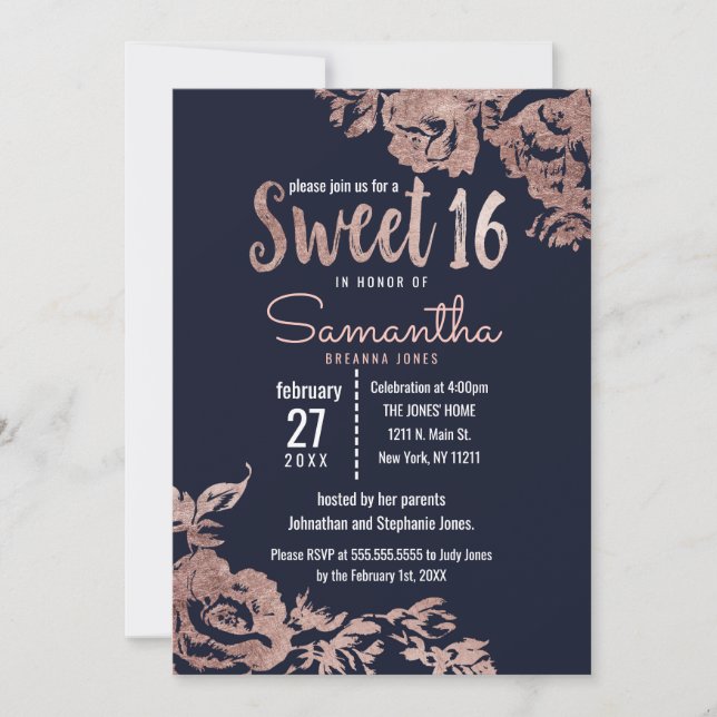 Navy Blue und Rose Gold Floral Sweet 16 Einladung (Vorderseite)
