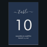 Navy Blue und Silver Modern Script Tischnummer<br><div class="desc">Personalisierte Hochzeitskarte in Blau und Silber mit einem modernen Script-Schriftart. Matching-Elemente verfügbar.</div>