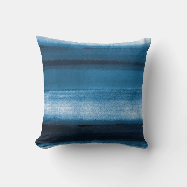 Navy Blue Watercolor Ombre Throw Kissen (Vorderseite)