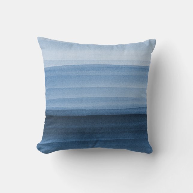 Navy Blue Watercolor Ombre Throw Kissen (Vorderseite)