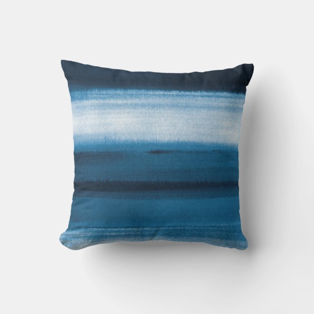 Navy Blue Watercolor Ombre Throw Kissen (Vorderseite)
