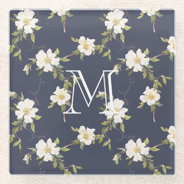 Navy Blue White Floral Monogram Glasuntersetzer (Vorderseite)