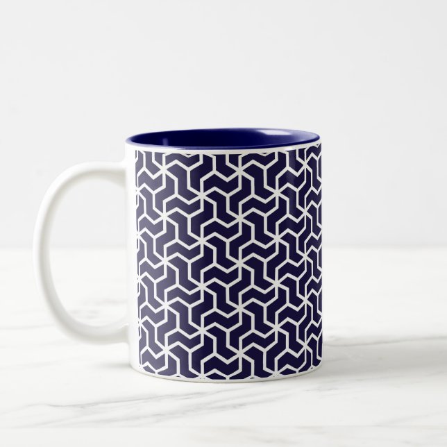 Navy Blue White Geometric Art Deco Muster Zweifarbige Tasse (Links)