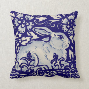 Navy Blue White Restrabit Hare Chinoiserie Kissen