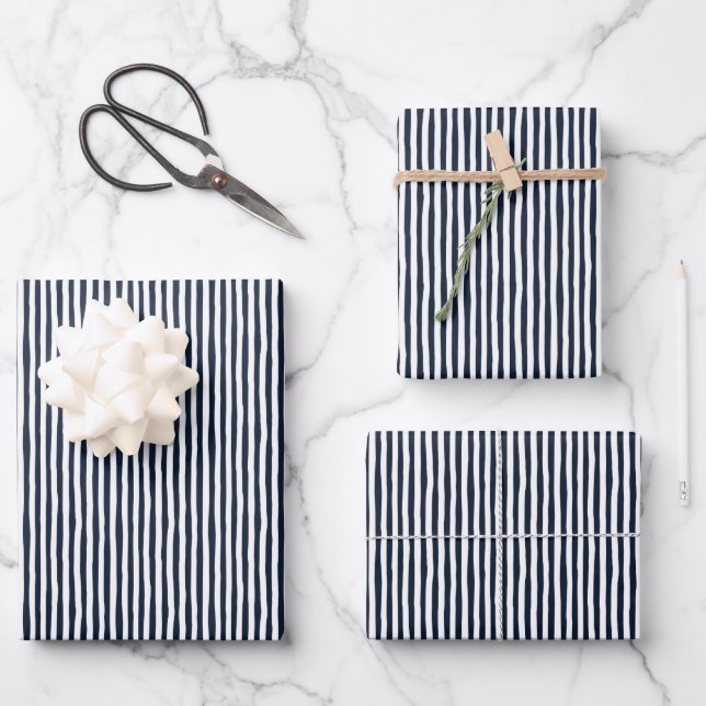 Navy Blue & White Wonky Stripes Geschenkpapier Set (Vorderseite)