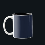 Navy Blue Zweifarbige Tasse<br><div class="desc">Dieser dunkle Schatten der beliebtesten Farbe der Welt wurde einst als marinahlau bezeichnet und wird seit dem 18. Jahrhundert von der britischen Marine verwendet. Marineblau steht für Vertrauen und Stabilität und ist weniger aufgeschlossen als hellere Blautöne. Marineblau ist konservativ und erinnert an Gefühle der Tradition und der Konventionen.</div>