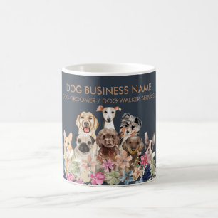 Navy Brown Haustiersitter führt Hunde aus Kaffeetasse