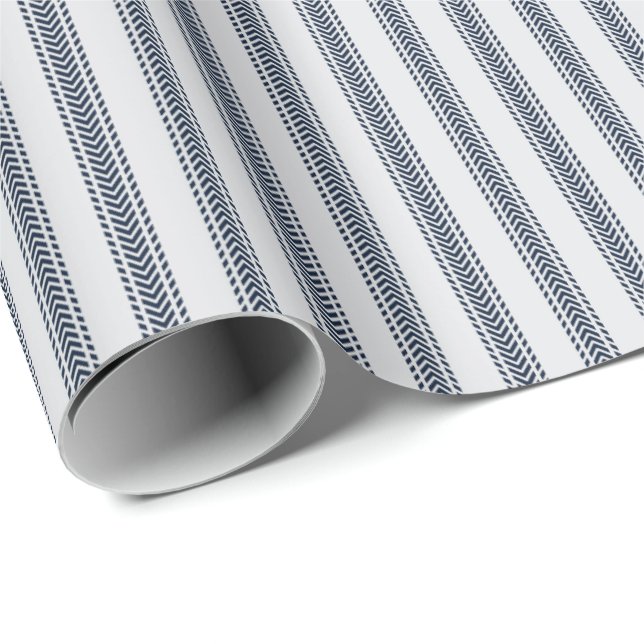 Navy-Chevrons-Ticking-Streifen auf Hellgrau Geschenkpapier (Rolleneckpunkt)