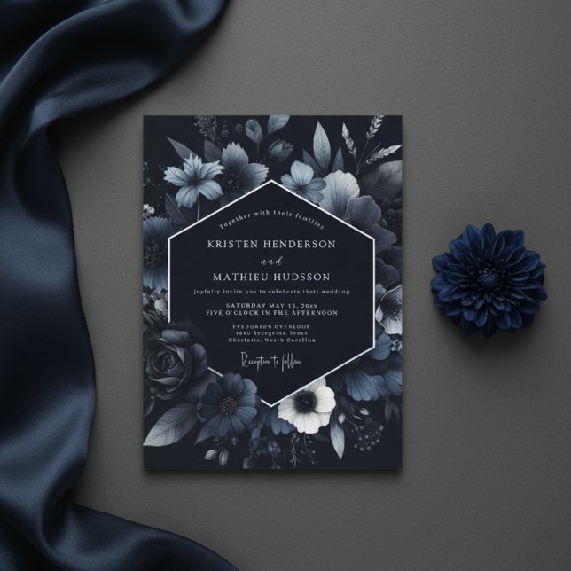 Navy Floral Bloom Wedding Einladung (Von Creator hochgeladen)