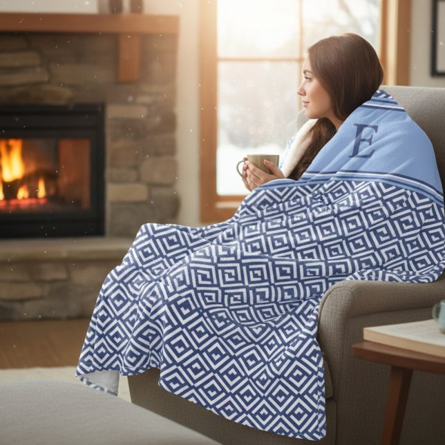 Navy Geometric Chevron Monogram Design Fleecedecke (Von Creator hochgeladen)