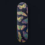 Navy-Gold-Schmetterlinge Glitzer-Aquarellmuster Skateboard<br><div class="desc">Dieses künstlerische und moderne Design ist perfekt für die stilvolle und trendige Frau. Es ist mit einem handbemalten blauen, neongrünen, gelben, aquamarin grünen und lila Schmetterlingsmuster mit Imitaten aus funkelnd Glitzer auf einem dunkelmarineblauen Aquarellhintergrund versehen. Es ist elegant, hübsch, schick, künstlerisch und niedlich. ***WICHTIGE HINWEIS FÜR DESIGN: Für individuelle Designanfragen,...</div>