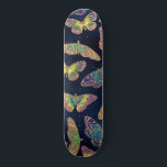 Navy-Gold-Schmetterlinge Glitzer-Aquarellmuster Skateboard<br><div class="desc">Dieses künstlerische und moderne Design ist perfekt für die stilvolle und trendige Frau. Es ist mit einem handbemalten blauen, neongrünen, gelben, aquamarin grünen und lila Schmetterlingsmuster mit Imitaten aus funkelnd Glitzer auf einem dunkelmarineblauen Aquarellhintergrund versehen. Es ist elegant, hübsch, schick, künstlerisch und niedlich. ***WICHTIGE HINWEIS FÜR DESIGN: Für individuelle Designanfragen,...</div>