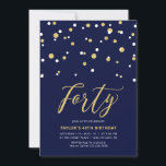 Navy & Gold Simple 40. Geburtstags-Party Einladung<br><div class="desc">Feiern Sie Ihren besonderen Tag mit dieser minimalen 40. Geburtstagsfeier Party Einladung. Dieses Design verfügt über ein stilvolles Schriftzeichen "Vierzig" mit hexagonförmigen Konfetti mit einer marineblauen Farbkombination Blau & Gold. Weitere Designs gibt es in meinem Shop BaraBomDesign.</div>