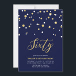 Navy & Gold Simple 60. Geburtstagsparty Einladung<br><div class="desc">Feiern Sie Ihren besonderen Tag mit dieser minimalen 60. Geburtstagsfeier. Dieses Design verfügt über ein stilvolles Schriftzeichen "Sixty" mit hexagonförmigen Konfetti mit einer marineblauen Farbkombination Blau & Gold. Weitere Designs gibt es in meinem Shop BaraBomDesign.</div>