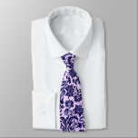 Navy & Lavender Floral Damasks Krawatte<br><div class="desc">Elegante,  dunkelmarineblau-blaue Blumengestauke auf einem Lavendel veränderbaren Hintergrund.</div>