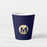 Navy Metallic Gold Monogram Milchtasse<br><div class="desc">Ein mit Monogramm Design in modernem minimalistischem Luxus-Stil in einer marineblau-goldenen Farbpalette; ein schlichtes,  berufliches Design,  das leicht mit Ihrem Monogramm-Initial aktualisiert werden kann.</div>