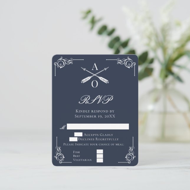 Navy Monogram und Arrows Wedding RSVP Card (Stehend Vorderseite)