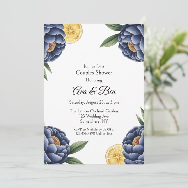 Navy Peony Citrus Painted Floral Couples Dusche Einladung (Stehend Vorderseite)