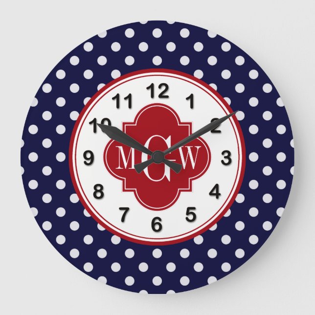 Navy Polka Dot Cranberry Quatrefolie 3 Monogramm Große Wanduhr (Vorderseite)