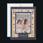 Navy Ribbon Border Family Foto Hanukkah Card Feiertagskarte<br><div class="desc">Navy Band Grenze Hanukkah Karten. Diese Fotokarten haben eine klassische Eleganz. Verwenden Sie die Personalisierungsfunktion,  um die Details zu bearbeiten.</div>