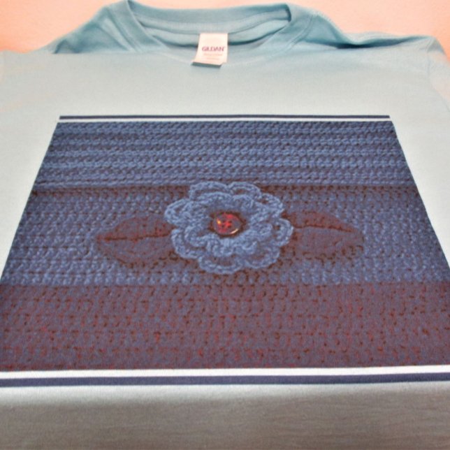 Navy Royal Deep Blue Blume Artisan Crochet Print T-Shirt (Von Creator hochgeladen)