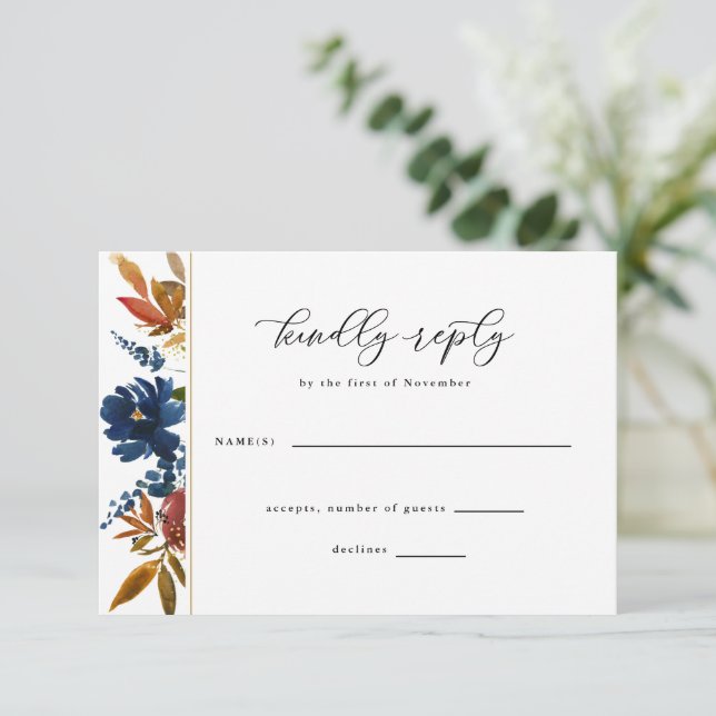 Navy & Rust Boho Blume White Wedding RSVP Card (Stehend Vorderseite)