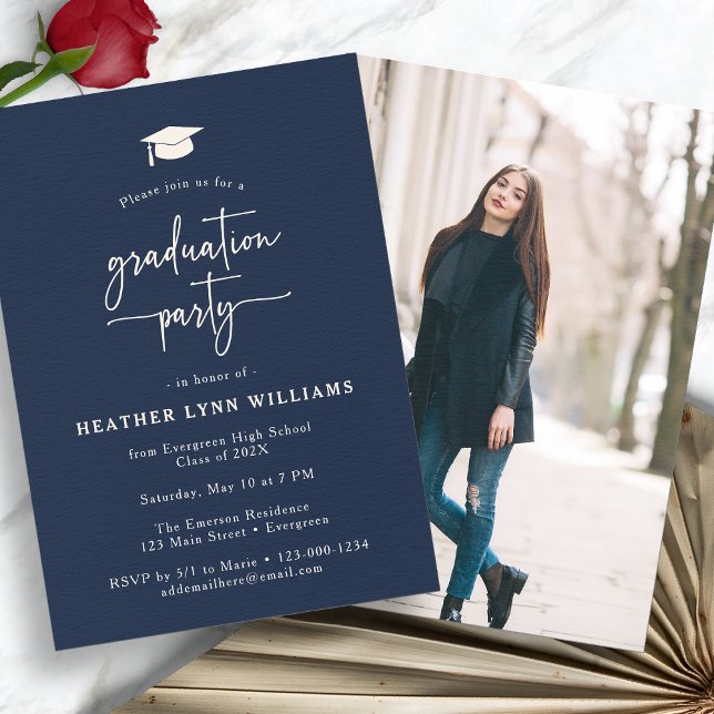 Navy Simple Abschluss Einladung (Navy Blue Simple Photo Graduation Party Invitation by Painted Paperie
)