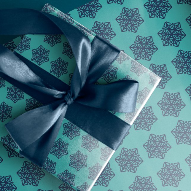 Navy Snowflakes Blue Green Wrapping Paper Geschenkpapier (Von Creator hochgeladen)