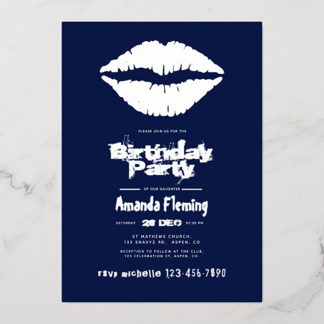 Navy und Silver Birthday Kiss Lips Folieneinladung (Vorderseite)