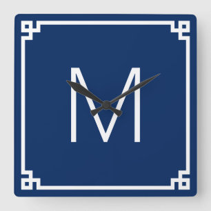 Navy- und Weiß griechisches Schlüsselrand-Monogram Quadratische Wanduhr