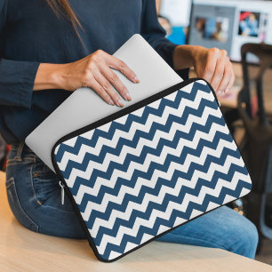 Navy Zigzag, Zickzack, Marine, geometrisches Muste Laptopschutzhülle