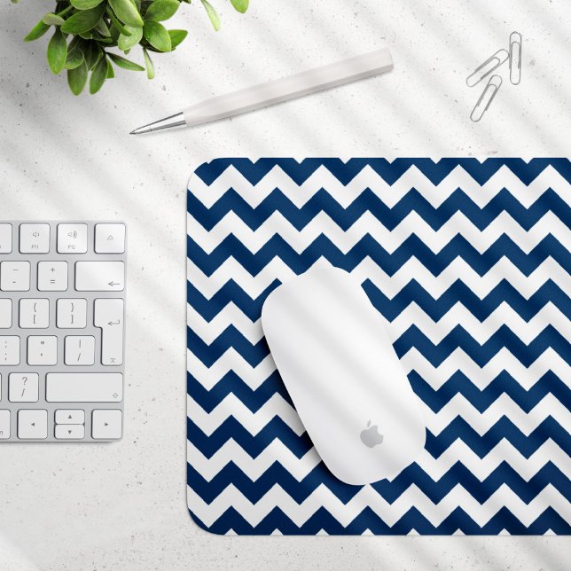 Navy Zigzag, Zickzack, Marine, geometrisches Muste Mousepad (Von Creator hochgeladen)