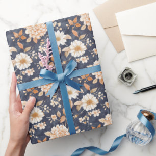 Navyblaue Creme Pfirsich Blumen Geschenkpapier