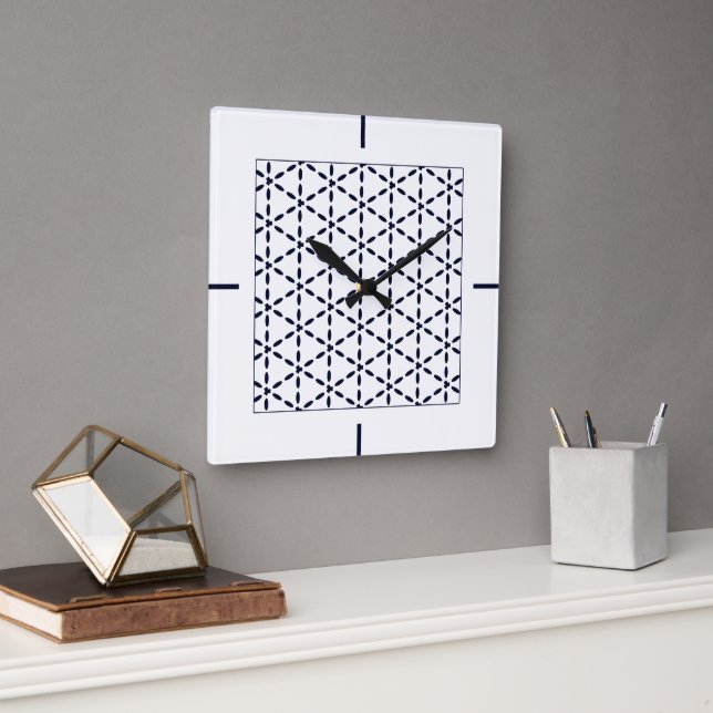Navyblaue geometrische Muster auf Weiß Quadratische Wanduhr (Büro)