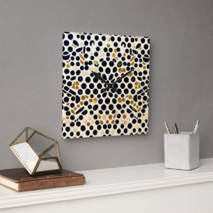 Navyblaue Polka Dots: Gold- und Smaragdakzente Quadratische Wanduhr
