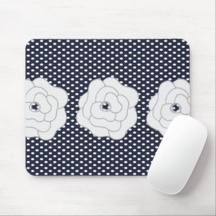 Navyblaue Polka-Punkte und große weiße Blumen Mousepad