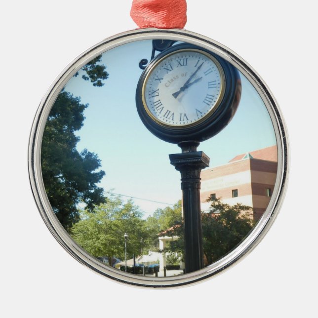 NCSSM, Bryan-Uhr Ornament Aus Metall (Vorne)