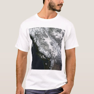 Nebel und Schnee im Britisch-Columbia T-Shirt