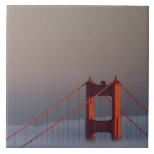 Nebel zieht durch die Bucht von San Francisco und Fliese