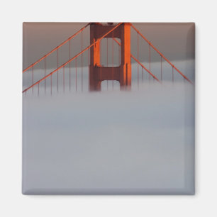 Nebel zieht durch die Bucht von San Francisco und Magnet