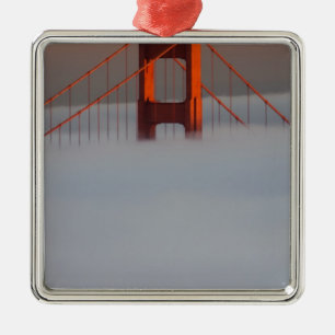 Nebel zieht durch die Bucht von San Francisco und  Silbernes Ornament