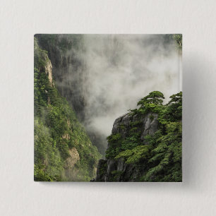 Nebel zwischen den Gipfeln und Tälern des Grand Ca Button
