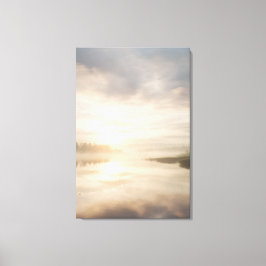 Nebeliger Seebeginn mit goldener Spiegelung Leinwanddruck