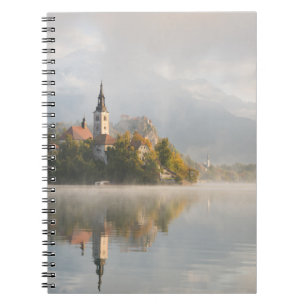 Nebeliger Sonnenaufgang See blutete Notizbuch Notizblock