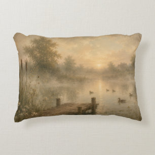 Nebeliger Sonnenaufgang Teich Cottage Kissen