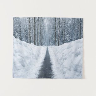 Nebeliger Winterwald-Teppich Wandteppich