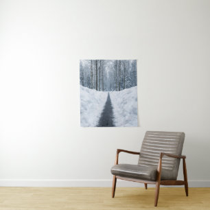 Nebeliger Winterwaldweg Winterlandschaft Wandteppich