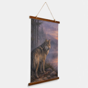 Nebeliger Wolf-Wandteppich mit Holzrand von Misty Wandteppich Mit Holzrahmen