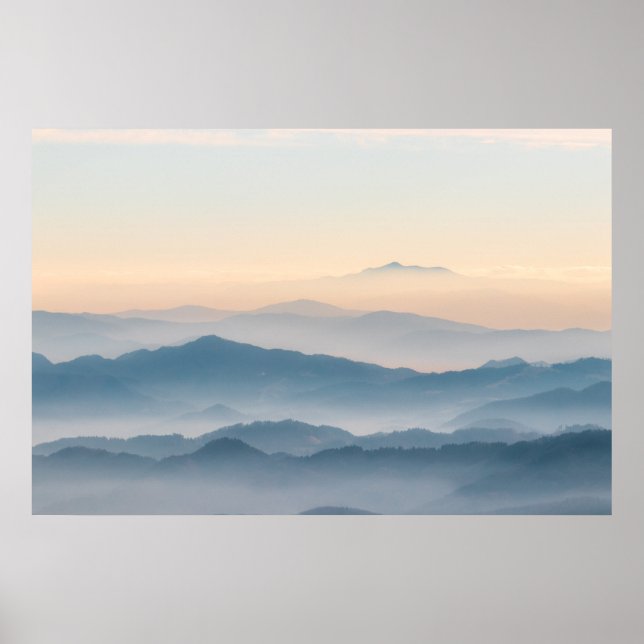 Nebelschichten, Hügel und Berge Poster (Vorne)
